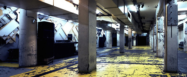El sótano del Trouw, ¿un club? El sótano del Trouw, ¿un club?