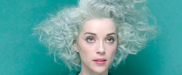 St. Vincent destroza unas obras de arte a cuchillazos St. Vincent destroza unas obras de arte a cuchillazos