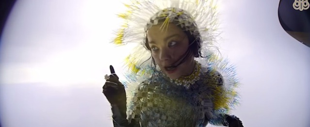 Björk estrena precioso videoclip para “Lionsong” Björk estrena precioso videoclip para “Lionsong”