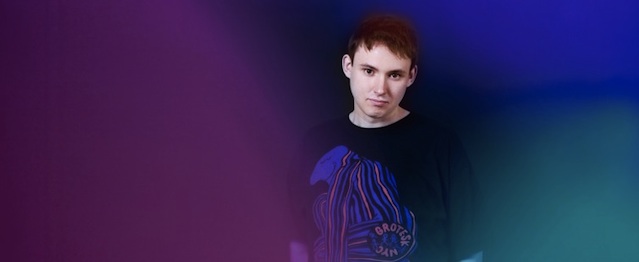 Hudson Mohawke se disfraza de Chewbacca en un bolo Hudson Mohawke se disfraza de Chewbacca en un bolo