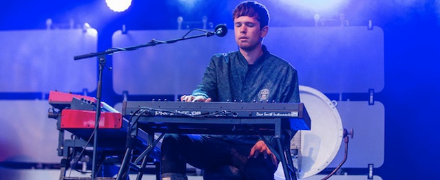 James Blake toca en vivo “Radio Silence” James Blake toca en vivo “Radio Silence”