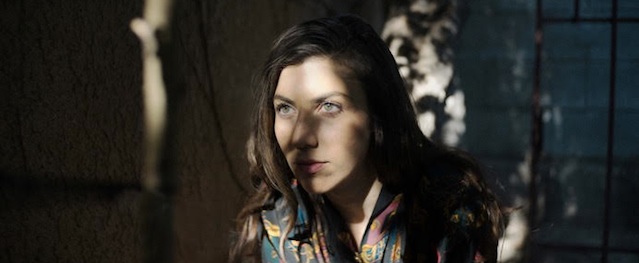 Julia Holter despliega melancolia en su nueva canción Julia Holter despliega melancolia en su nueva canción
