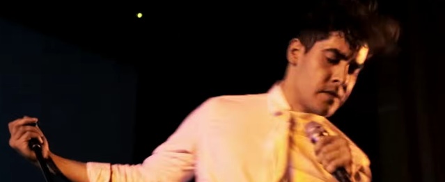 Neon Indian, en vivo y con visuales de Kinect Neon Indian, en vivo y con visuales de Kinect