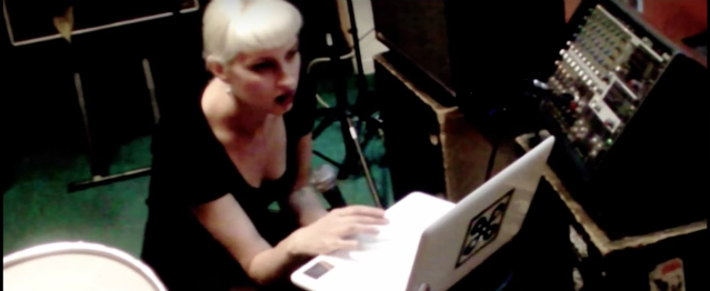 Molly Nilsson estrena vídeo para “Happiness” Molly Nilsson estrena vídeo para “Happiness”