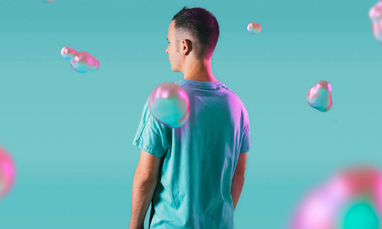 “Your Love”, la declaración de amor pop-futurista de Alizzz “Your Love”, la declaración de amor pop-futurista de Alizzz