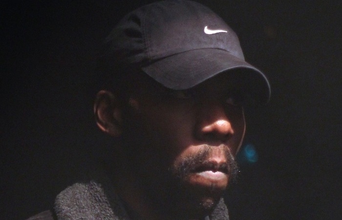 Arca se mete en el regalo de Dean Blunt Arca se mete en el regalo de Dean Blunt
