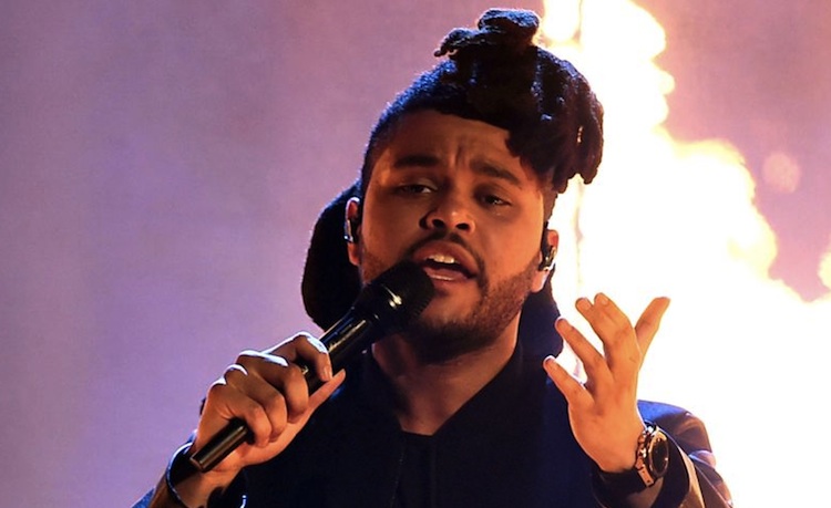 The Weeknd incendia literalmente el escenario de los AMAs The Weeknd incendia literalmente el escenario de los AMAs