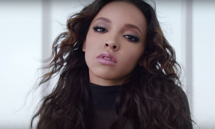 Tinashe exhibe sus movimientos de baile en “Player” Tinashe exhibe sus movimientos de baile en “Player”