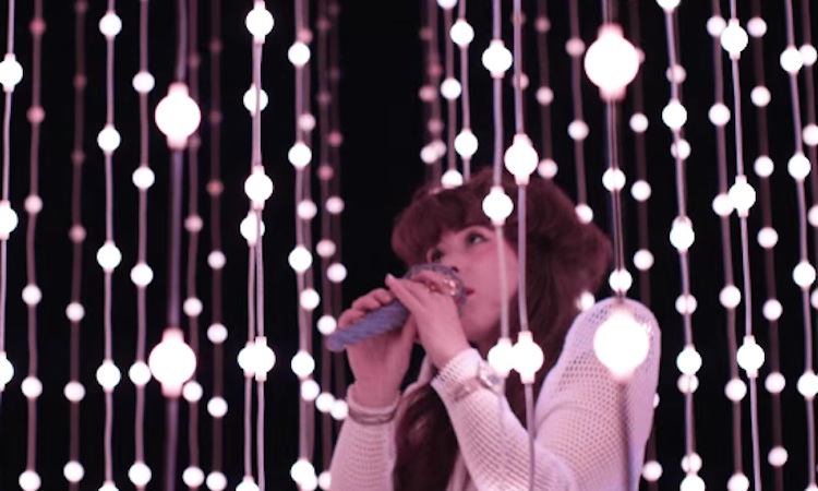 Purity Ring fascinan y brillan en su nuevo videoclip Purity Ring fascinan y brillan en su nuevo videoclip
