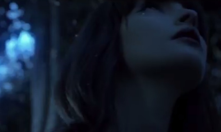 CHVRCHES, entre el bosque y el club en su nuevo videoclip CHVRCHES, entre el bosque y el club en su nuevo videoclip
