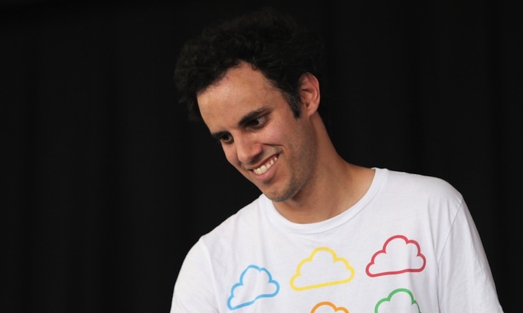 Four Tet comparte su remezcla de una hora a Oneohtrix Point Never Four Tet comparte su remezcla de una hora a Oneohtrix Point Never