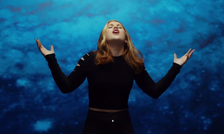 Katy B vuelve a dirigir la mirada hacia los 90 en su vídeo con Craig David Katy B vuelve a dirigir la mirada hacia los 90 en su vídeo con Craig David