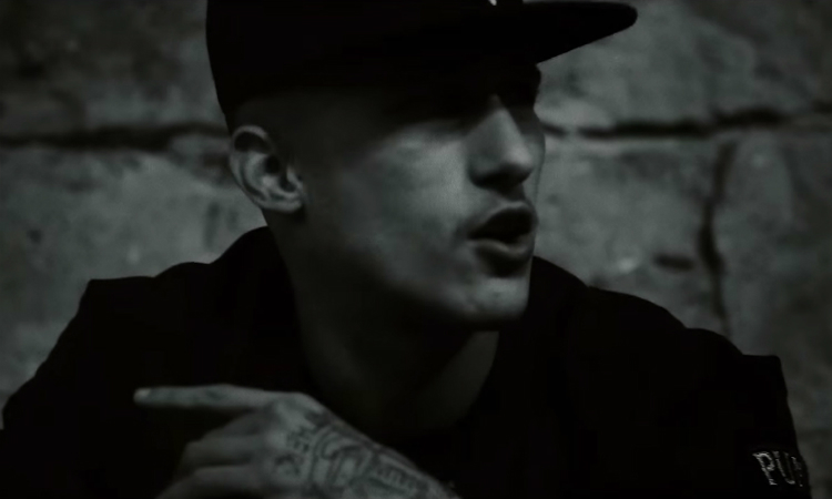 Nuevo vídeo de Yung Beef con estética de mini-documental Nuevo vídeo de Yung Beef con estética de mini-documental