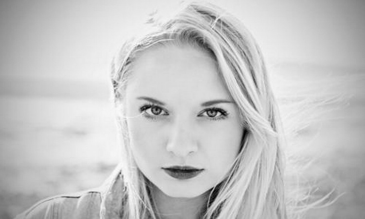 Låpsley interpreta una versión íntima y bellísima de “Station” Låpsley interpreta una versión íntima y bellísima de “Station”