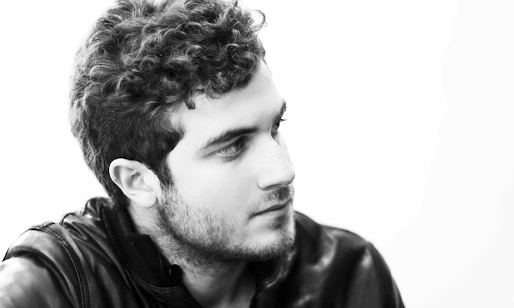 Nicolas Jaar remezcla el “Blood On The Leaves” de Kanye West Nicolas Jaar remezcla el “Blood On The Leaves” de Kanye West