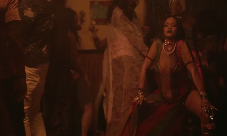 Rihanna estrena un doble videoclip para “Work” Rihanna estrena un doble videoclip para “Work”