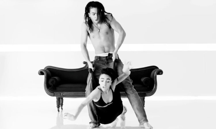 FKA twigs se vuelve a dirigir a sí misma en su nuevo videoclip FKA twigs se vuelve a dirigir a sí misma en su nuevo videoclip