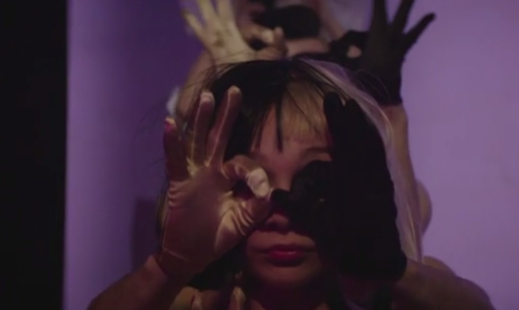 Sia llama a su bailarina de confianza para su nuevo vídeo Sia llama a su bailarina de confianza para su nuevo vídeo