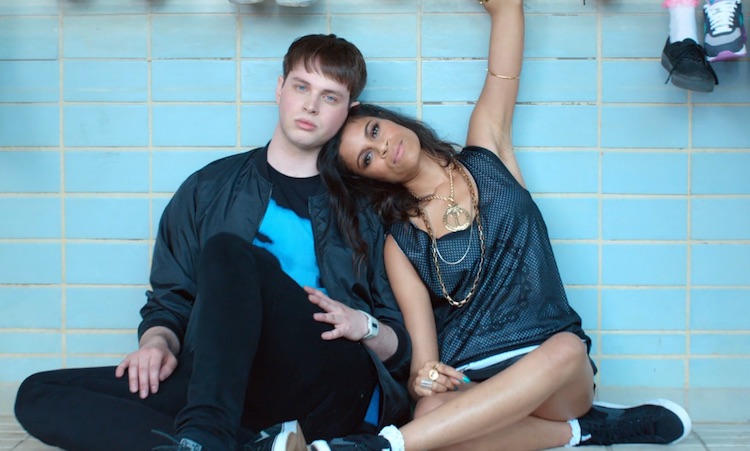 AlunaGeorge se ponen íntimos en su nuevo tema con ZHU AlunaGeorge se ponen íntimos en su nuevo tema con ZHU