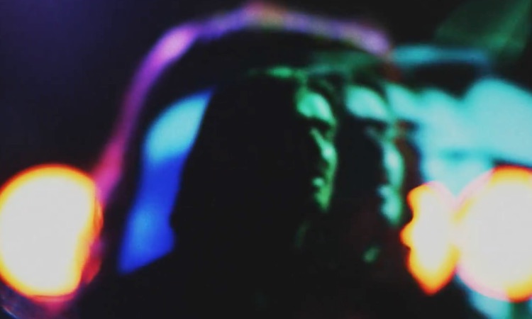 Bibio estrena un videoclip con una amplia variedad de trucos de luz y cámara Bibio estrena un videoclip con una amplia variedad de trucos de luz y cámara