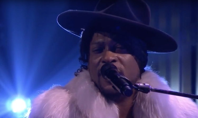 D’Angelo rinde tributo a Prince en el show de Jimmy Fallon D’Angelo rinde tributo a Prince en el show de Jimmy Fallon