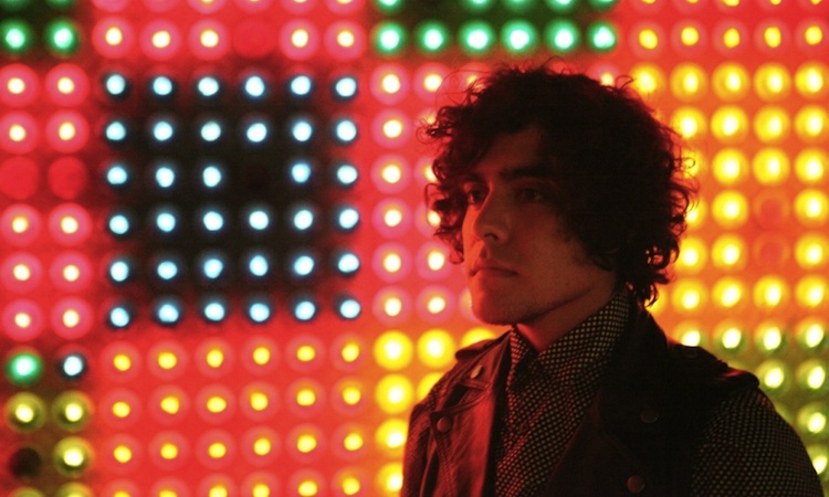 Neon Indian y Holy Ghost! crean el himno disco perfecto para el fin de semana Neon Indian y Holy Ghost! crean el himno disco perfecto para el fin de semana