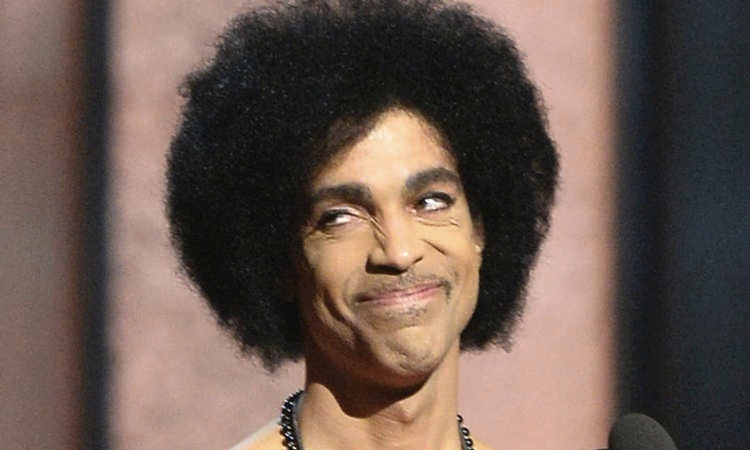Prince muere a los 57 años Prince muere a los 57 años
