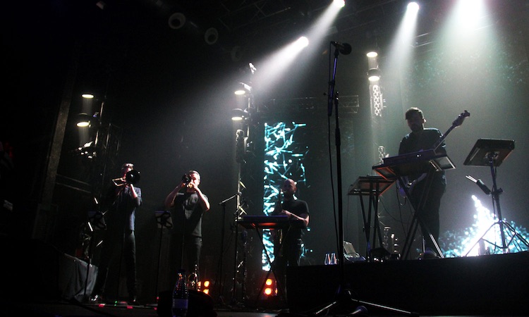 Bonobo apela al club en su show en Razzmatazz Bonobo apela al club en su show en Razzmatazz