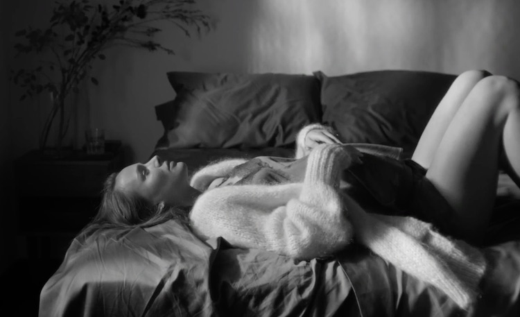Una Natalie Portman embarazadísima protagoniza el nuevo vídeo de James Blake Una Natalie Portman embarazadísima protagoniza el nuevo vídeo de James Blake