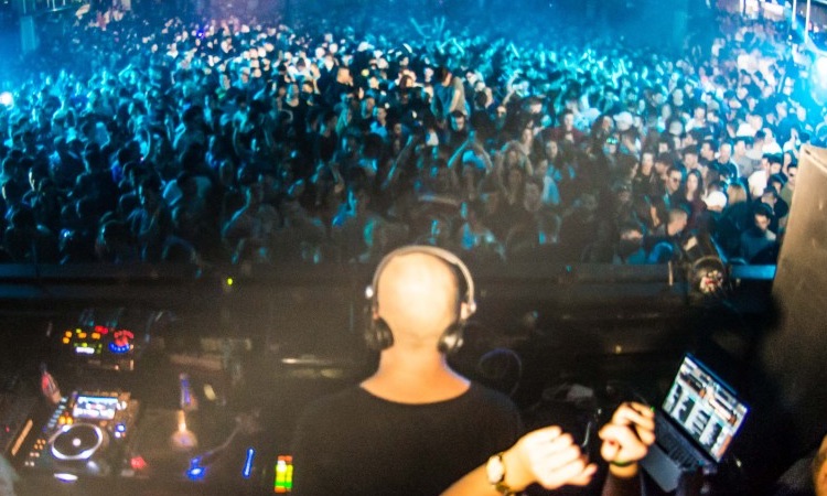 Una nueva conquista de Code con baile tech-house y contundencia industrial Una nueva conquista de Code con baile tech-house y contundencia industrial